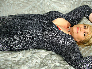 chubby mature slut and her cucumber